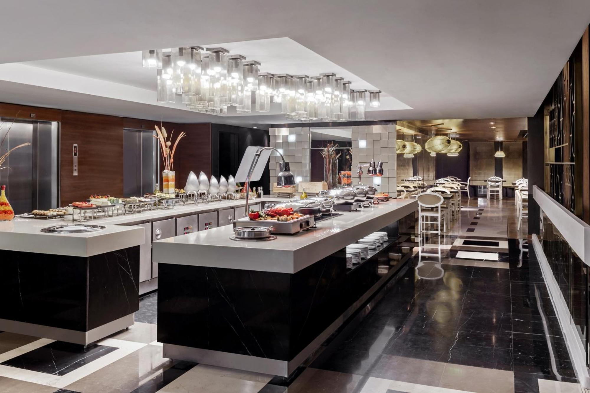 Готель Four Points By Sheraton 4*